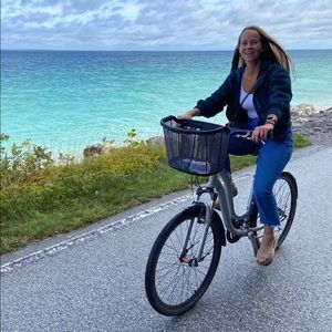 Meet your Posher, Eva